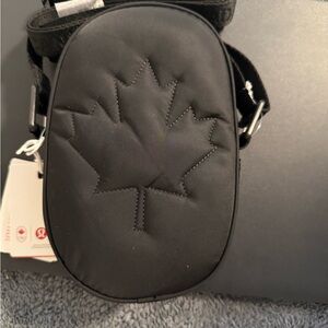 Lululemon team Canada crossbody 


Brand new!